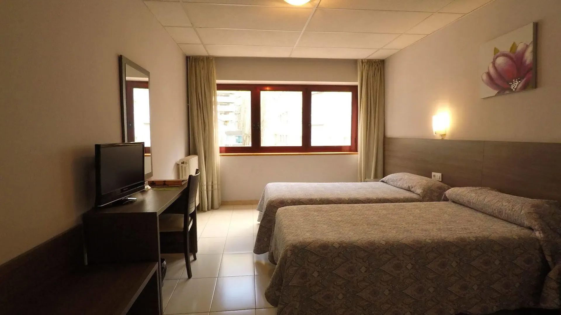 **  Somriu Hotel City M28 Andorra la Vella Andorra