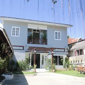 moons-house-luangprabang.hotelsluangprabang.com/